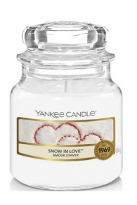 Obrázok pre Yankee Candle Vonná Sviečka Snow in Love sneh v láske 104 g