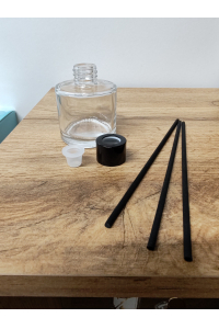 Obrázok pre Sklenený difuzér 37 ml so závitom 18 mm – čierny uzáver a tesniaci uzáver proti vytečeniu